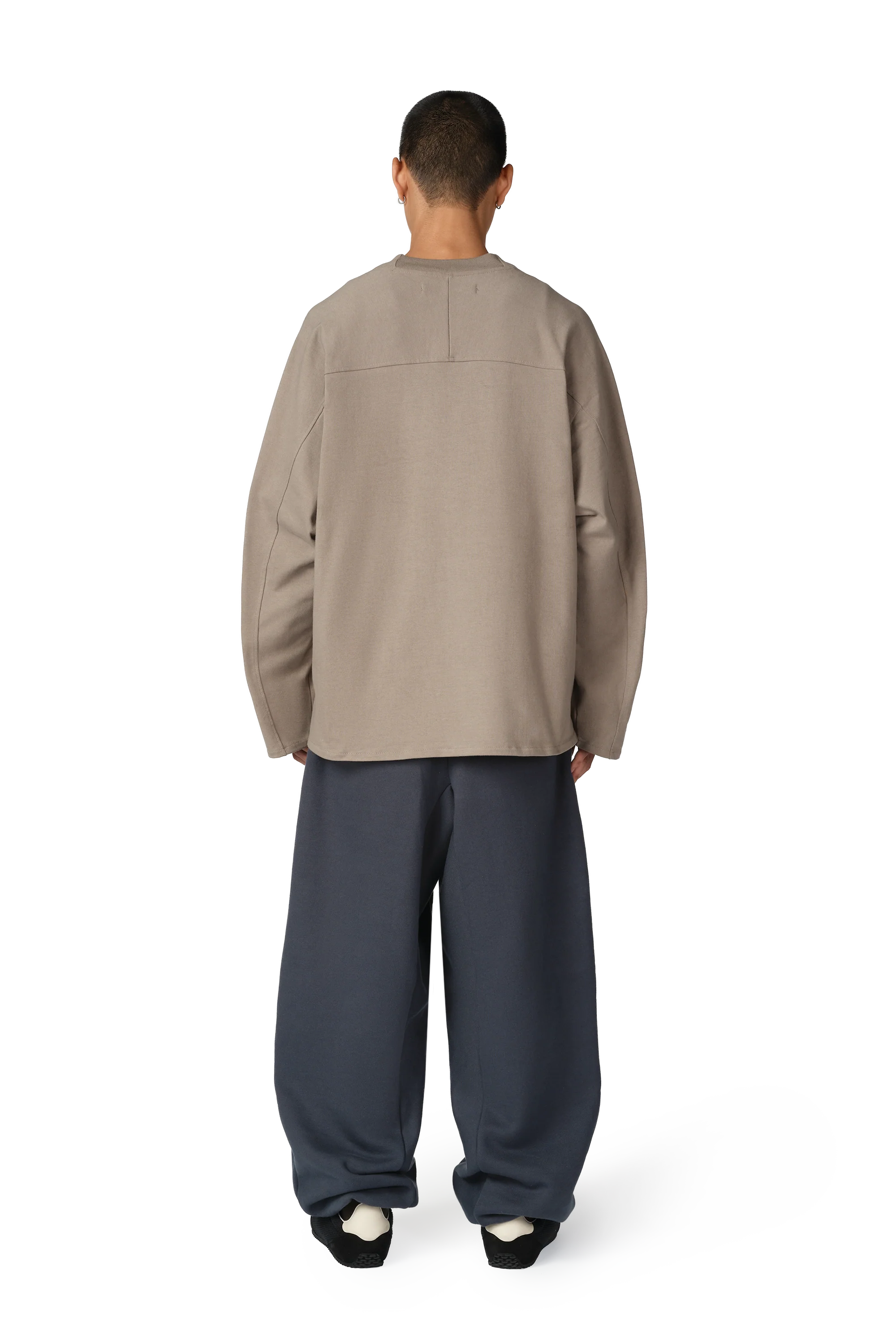 D7 Studio Long Sleeve Tee in Cement - Image 5