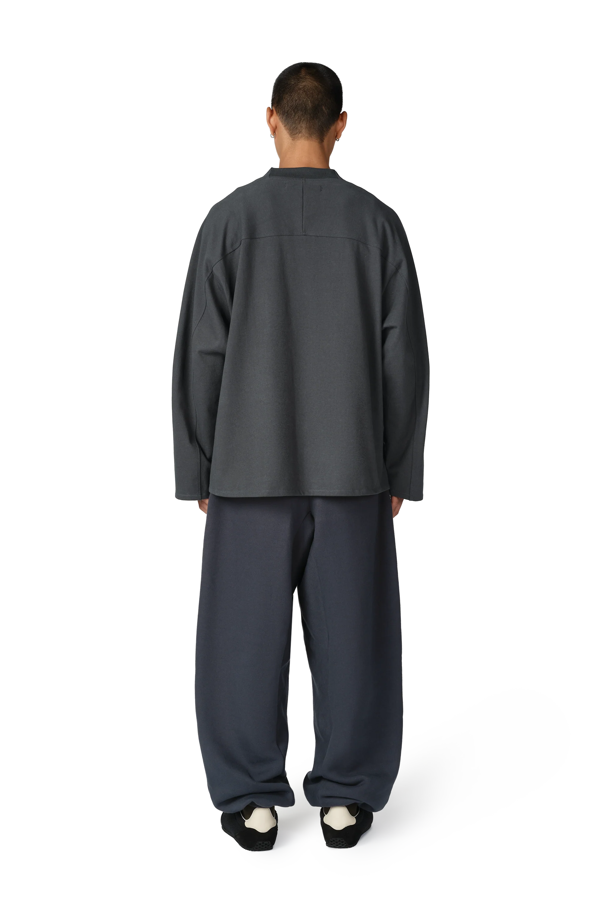 D7 Studio Long Sleeve Tee in Steel - Image 5