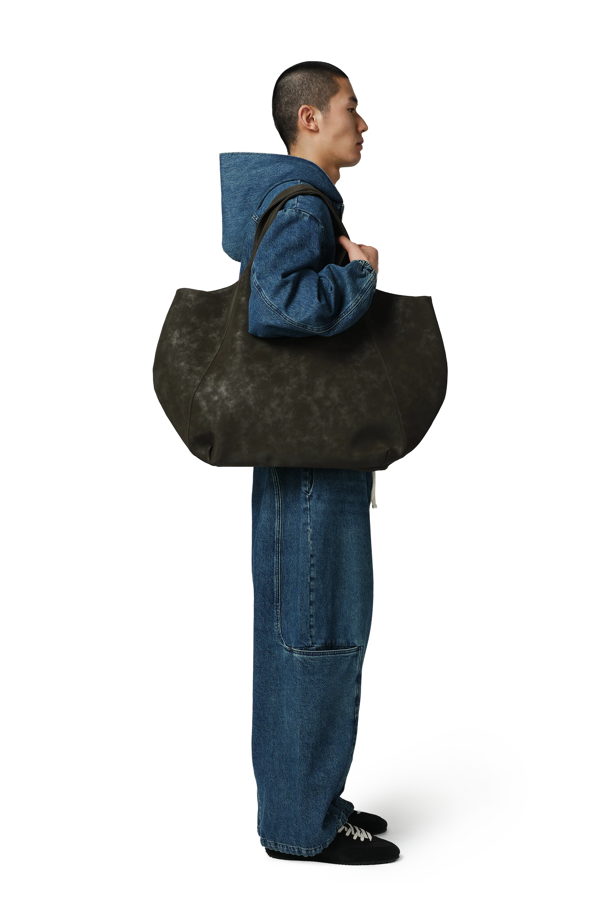 Microfibre Cruise Tote Bag in Deep Bark - Image 4